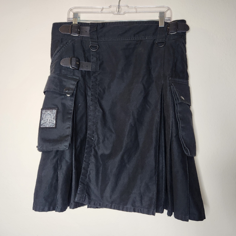 McMenamins Kennedy School Black Kilt Mens 36 Leather Straps Utility